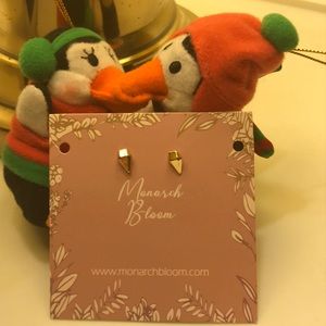 Gold necklace and earrings set